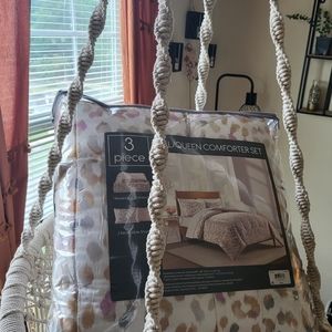 NIB- Full/Queen Size- 3 Piece Cheetah Comforter Set